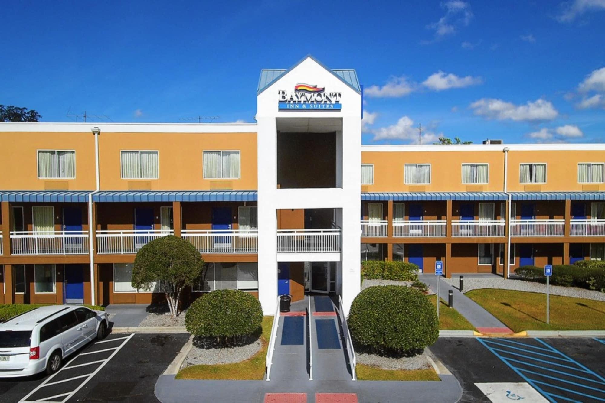 Baymont By Wyndham Savannah Midtown Exterior photo