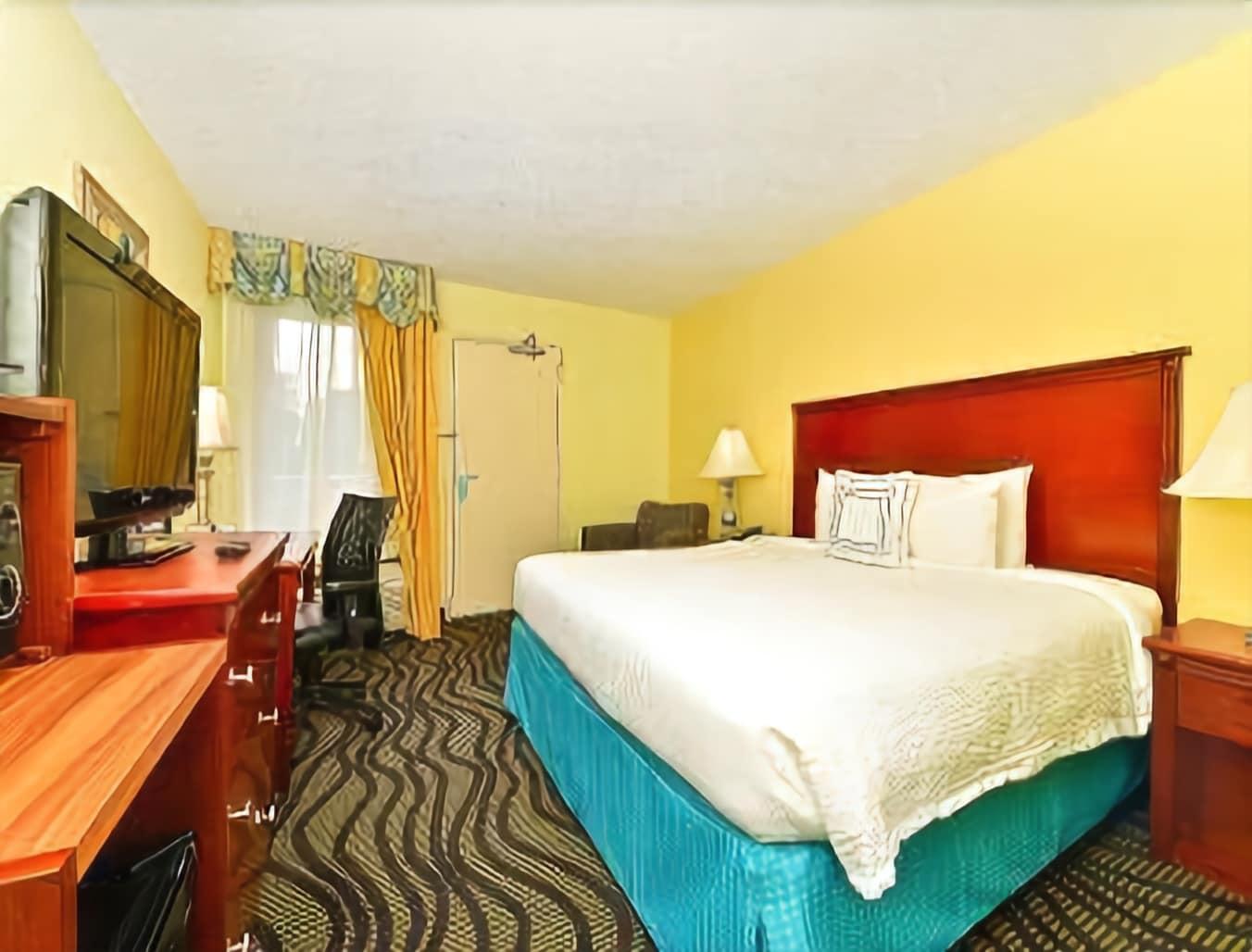 Baymont By Wyndham Savannah Midtown Exterior photo