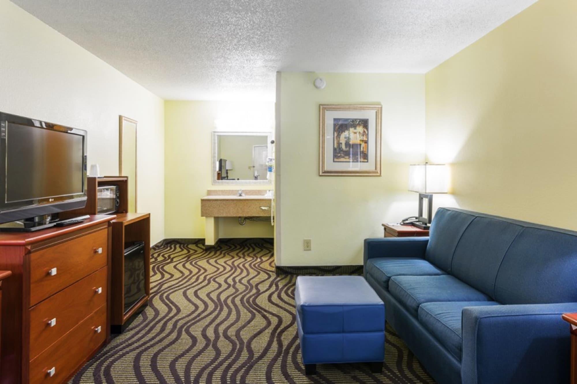 Baymont By Wyndham Savannah Midtown Exterior photo